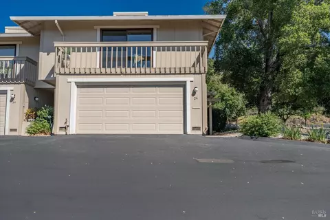26 Woodoaks Dr, San Rafael, CA 94903