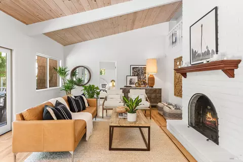675 Plum Dr, Santa Rosa, CA 95404