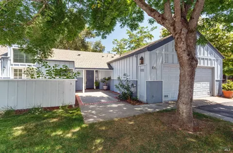 18121 Vassar Ct, Sonoma, CA 95476
