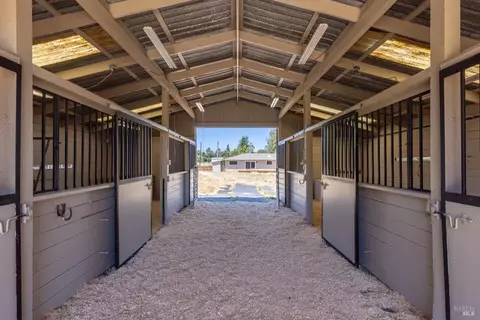 5225 Volkerts Rd, Sebastopol, CA 95472