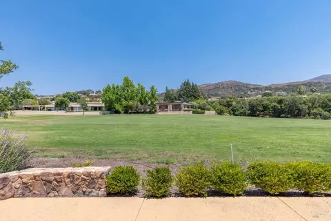874 Oak Leaf Way, Napa, CA 94558 photo 2
