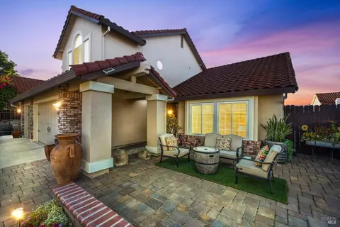 818 Wethersfield Dr, Vacaville, CA 95688 photo 2