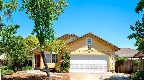 8516 Shadetree Dr, Windsor, CA 95492