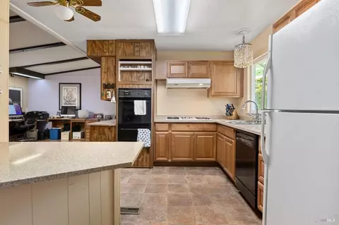 24 Circulo Vida, Rohnert Park, CA 94928