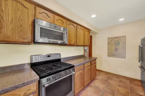 Kitchen - 2430 Cordelia Rd, Fairfield, CA 94534 photo 6 of 9