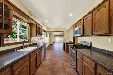 Kitchen - 2430 Cordelia Rd, Fairfield, CA 94534 photo 8 of 9