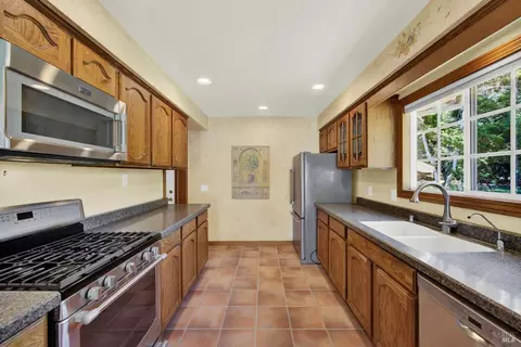 Kitchen - 2430 Cordelia Rd, Fairfield, CA 94534 photo 5 of 9