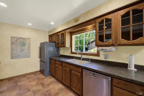 Kitchen - 2430 Cordelia Rd, Fairfield, CA 94534 photo 4 of 9