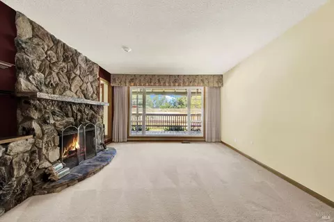 Living - 2430 Cordelia Rd, Fairfield, CA 94534 photo 4 of 14