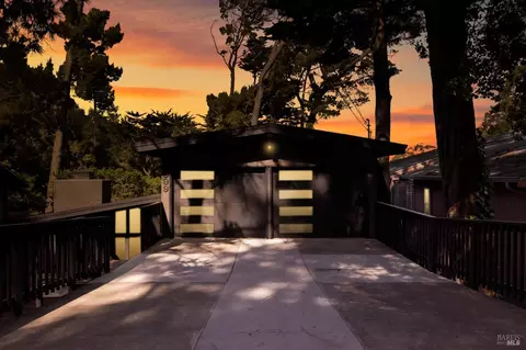 6999 Exeter Dr, Oakland, CA 94611