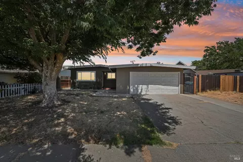 160 Tahoe Dr, Vacaville, CA 95687