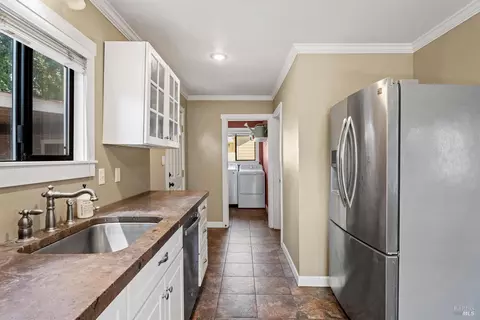 219 W Gobbi St, Ukiah, CA 95482 photo 5