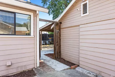 219 W Gobbi St, Ukiah, CA 95482 photo 17