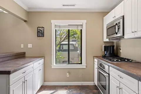 219 W Gobbi St, Ukiah, CA 95482 photo 3