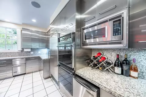 Kitchen - 117 Red Top Rd, Fairfield, CA 94534 photo 2 of 7