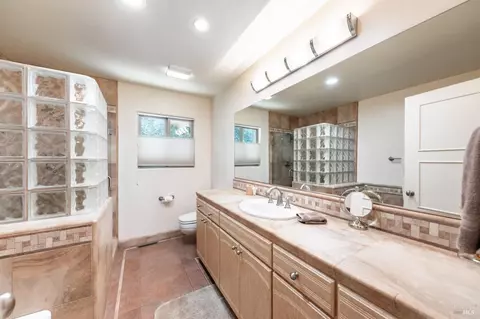 Bath - 117 Red Top Rd, Fairfield, CA 94534 photo 3 of 4
