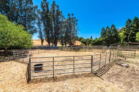 Exterior - 117 Red Top Rd, Fairfield, CA 94534 photo 34 of 35