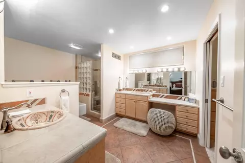 Bath - 117 Red Top Rd, Fairfield, CA 94534 photo 2 of 4