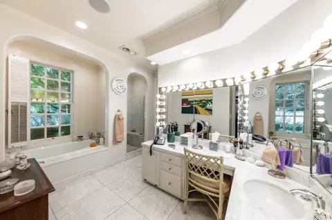 Bath - 117 Red Top Rd, Fairfield, CA 94534 photo 1 of 4