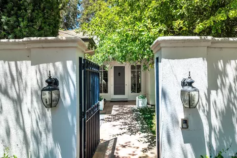 Exterior - 117 Red Top Rd, Fairfield, CA 94534 photo 3 of 35