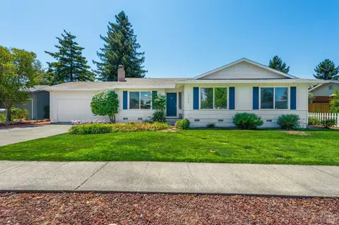 2304 Sundance St, Santa Rosa, CA 95403