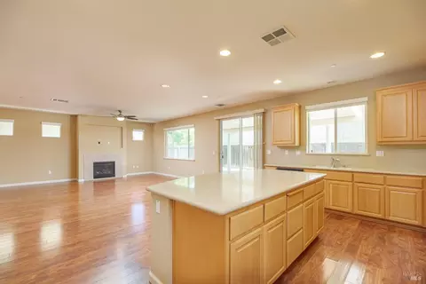 267 Aster St, Vacaville, CA 95688 photo 6