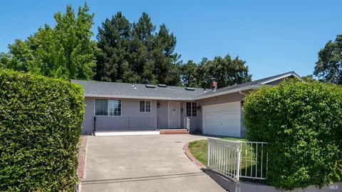 90 Jess Ave, Petaluma, CA 94952