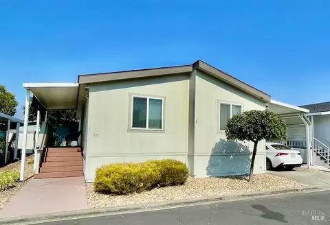 65 Somerset Dr, Santa Rosa, CA 95401