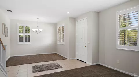 696 Greentree Cir, Fairfield, CA 94534 photo 5