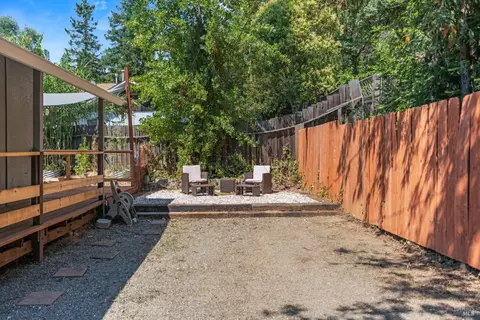 303 Crestview Dr, Ukiah, CA 95482 photo 4