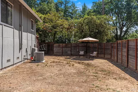 303 Crestview Dr, Ukiah, CA 95482 photo 5