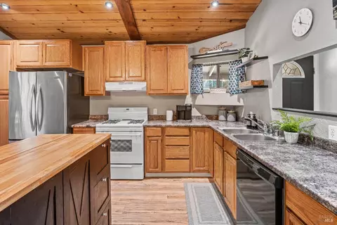 303 Crestview Dr, Ukiah, CA 95482 photo 13