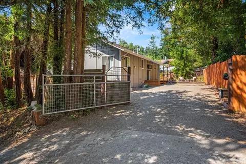 303 Crestview Dr, Ukiah, CA 95482