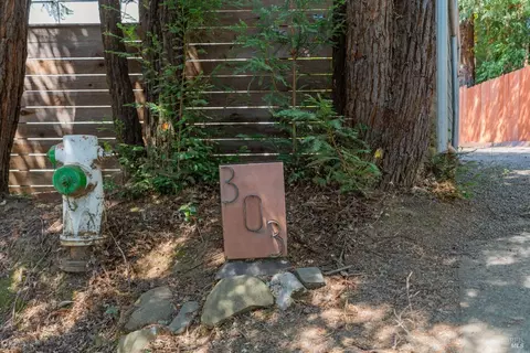 303 Crestview Dr, Ukiah, CA 95482 photo 2
