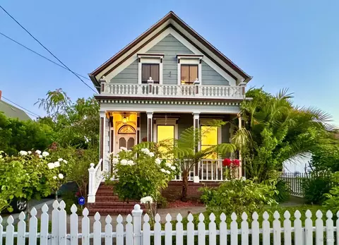 18 7th St, Petaluma, CA 94952