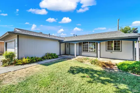 134 Olympic Cir, Vacaville, CA 95687 photo 3