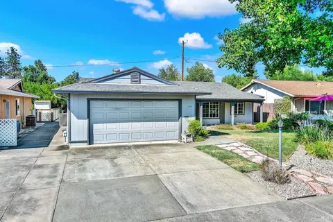 134 Olympic Cir, Vacaville, CA 95687 photo 2