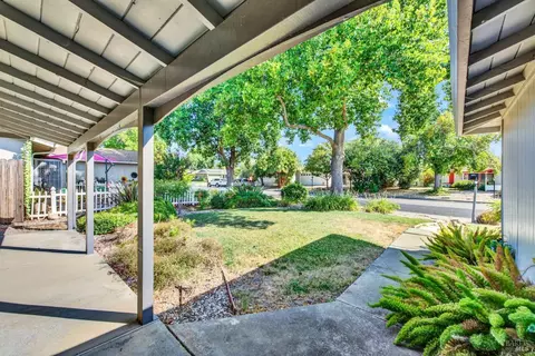 134 Olympic Cir, Vacaville, CA 95687 photo 5