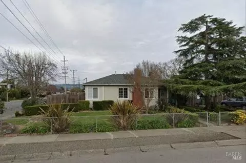 101 Vallejo St, Petaluma, CA 94952