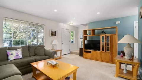 8882 Village Ct, Cotati, CA 94931 photo 4
