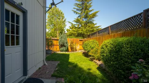 8882 Village Ct, Cotati, CA 94931 photo 21