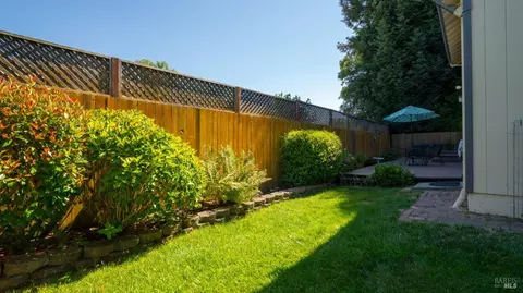 8882 Village Ct, Cotati, CA 94931 photo 23