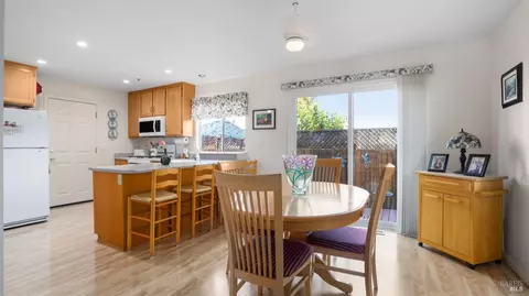 8882 Village Ct, Cotati, CA 94931 photo 5