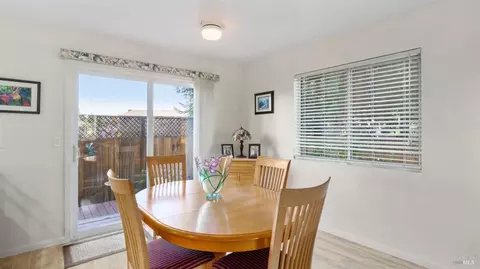 8882 Village Ct, Cotati, CA 94931 photo 6