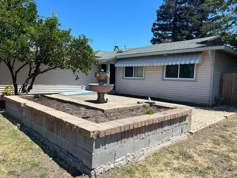 2414 Harbor Ct, Fairfield, CA 94533