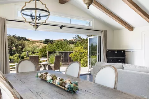 1047 Stonebridge Dr, Napa, CA 94558