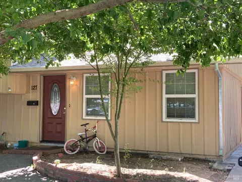 127 Sandalwood Ct, Santa Rosa, CA 95401