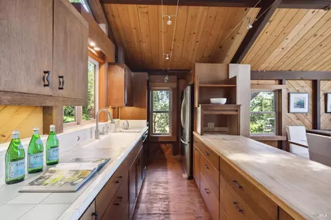 Kitchen - 21 Dover Rd, Inverness, CA 94937 photo 5 of 8