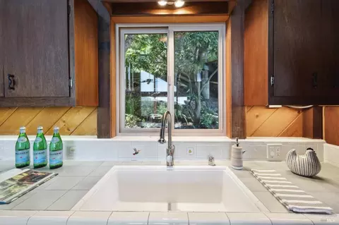 Kitchen - 21 Dover Rd, Inverness, CA 94937 photo 6 of 8