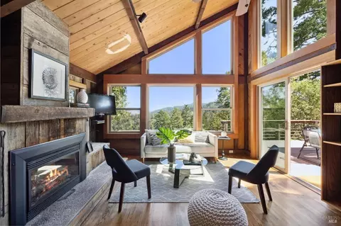 21 Dover Rd, Inverness, CA 94937